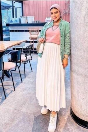 Elegant Versatility: The Blush Pleated Skirt